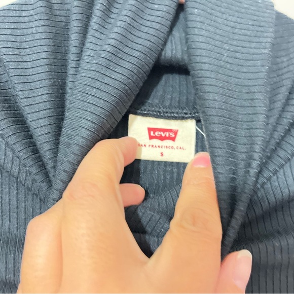 Levi’s Turtle Neck Long Sleeve Crop Shirt Black Size Small - Picture 4 of 7